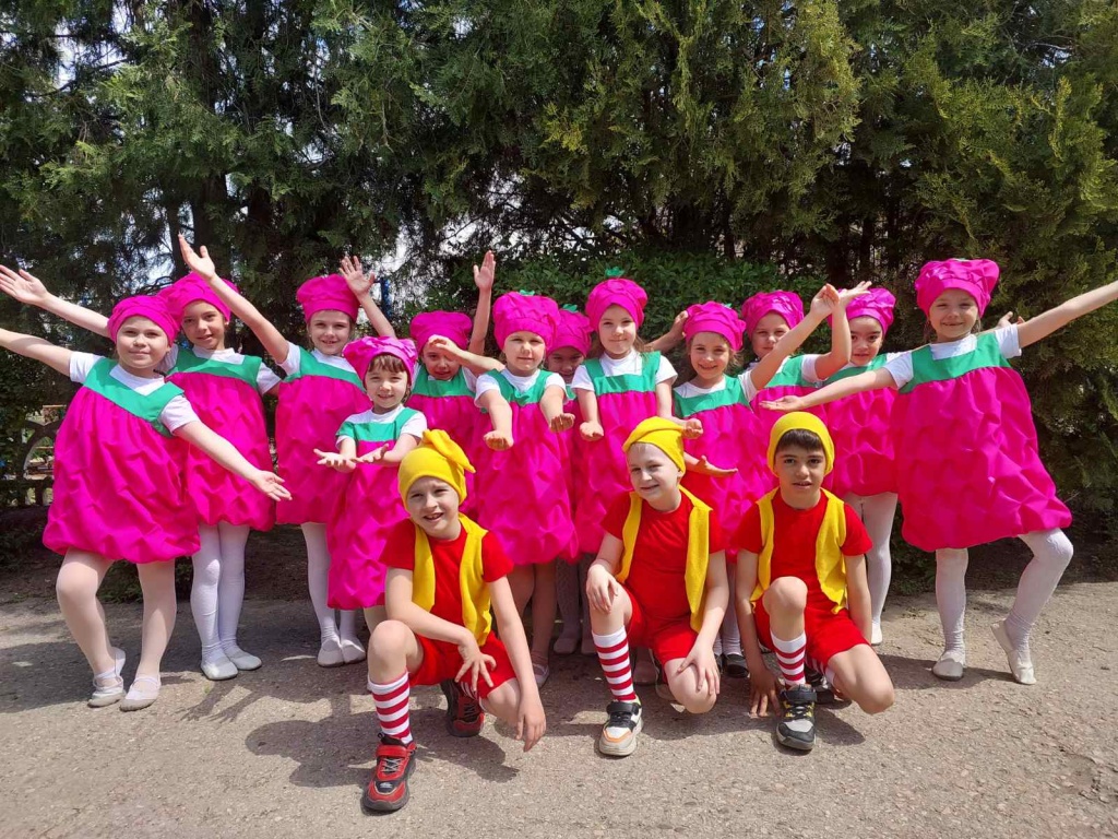 Ежегодный фестиваль детского творчества «Весенний звездопад» прошёл в Нижнегорском районе 25-26 апреля 2023 года